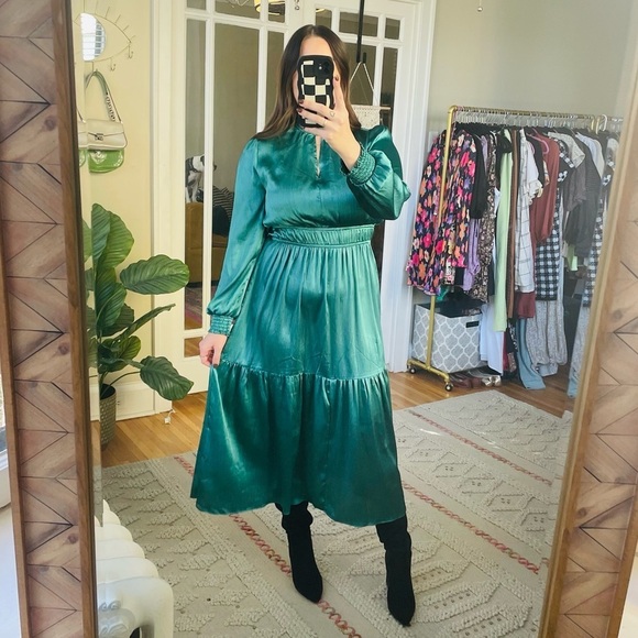 Lush Green Satin Long Sleeve Midi Dress - Picture 7 of 8